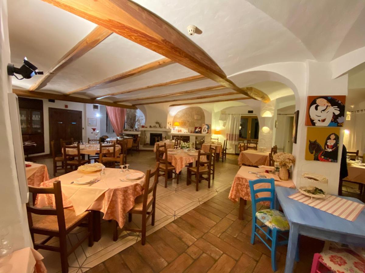 Locanda Tipica Sa Corte Oliena Exterior photo