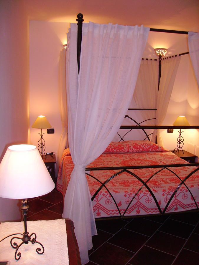 Locanda Tipica Sa Corte Oliena Exterior photo