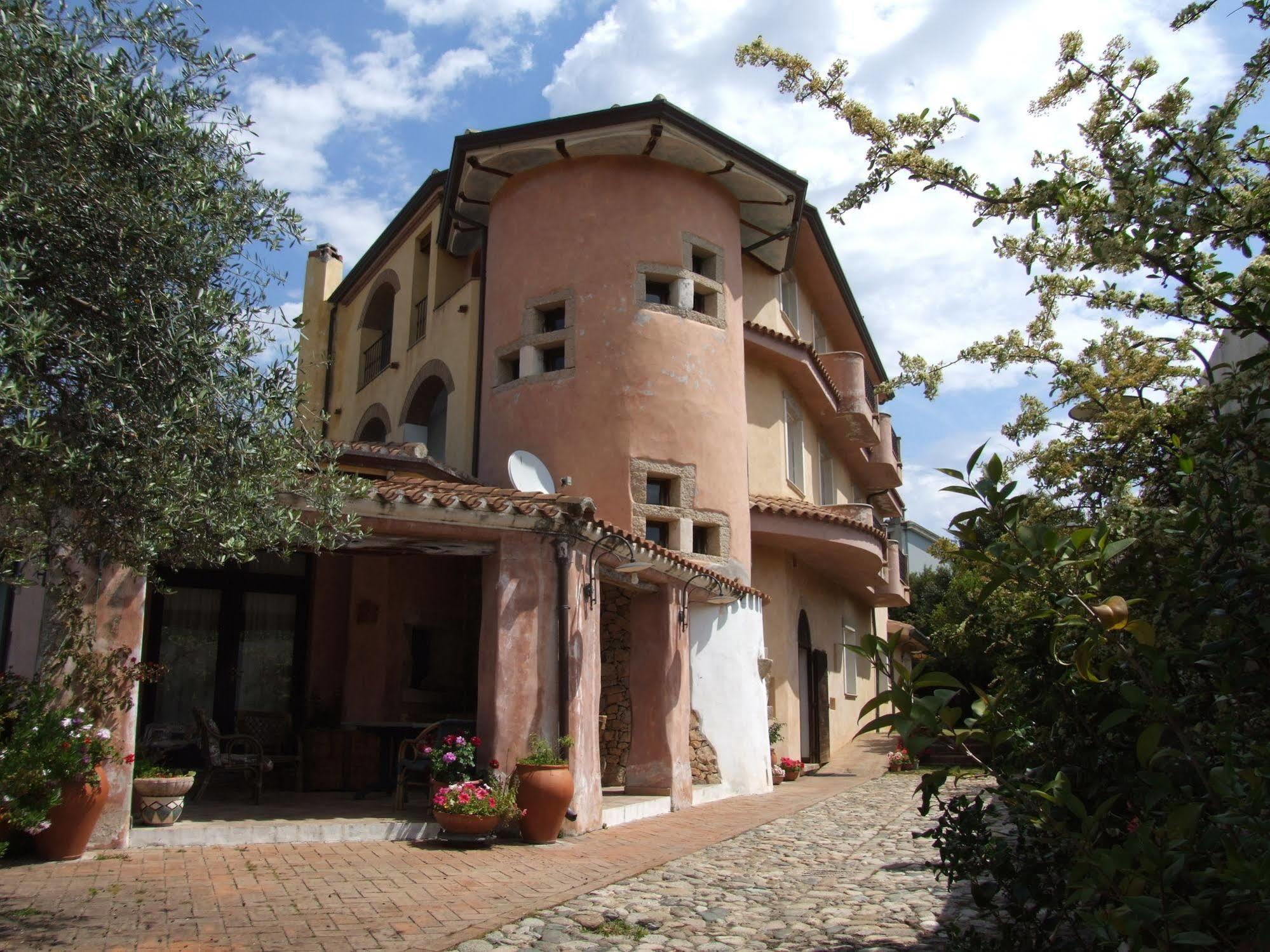 Locanda Tipica Sa Corte Oliena Exterior photo