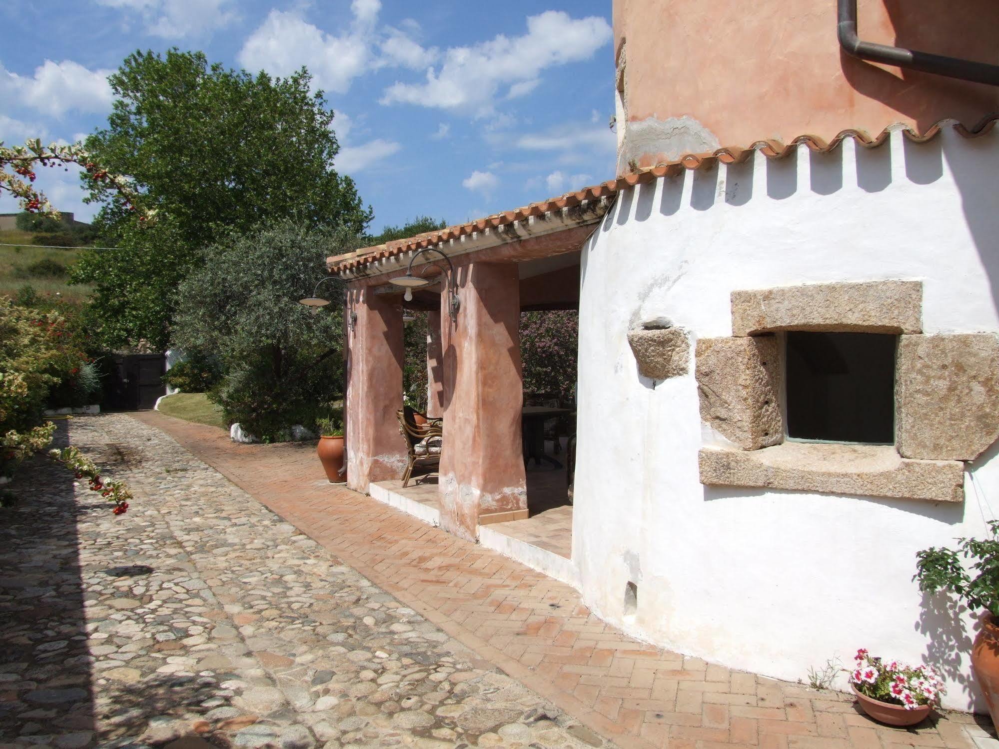 Locanda Tipica Sa Corte Oliena Exterior photo